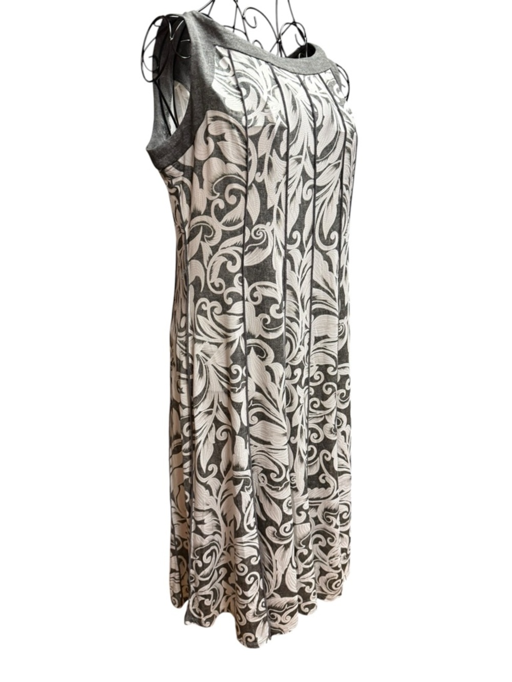 Perceptions Petite Gray and White Patterned Pleated Dress